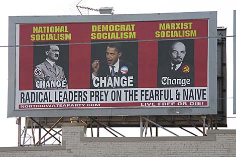 El cartel colgado por el 'Tea Party' de Iowa en un tejado. | AP