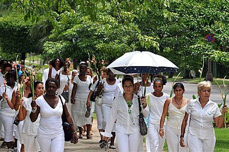 Las Damas de Blanco marchan por las calles de La Habana. | Efe