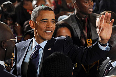 Barack Obama saluda a los participantes en el foro de lderes africanos. | Efe