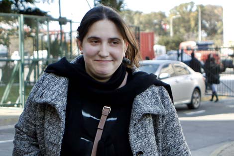 Macarena Gelman, en las puertas de los Tribunales Federales de Buenos Aires. | Efe