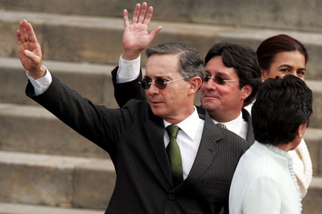El presidente Uribe y el vicepresidente, Francisco Santos. | El Mundo