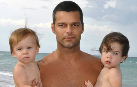 Ricky Martin con sus hijos gemelos. I AP