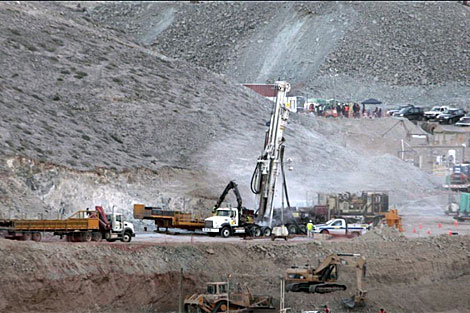 Continan las labores de rescate a los 33 mineros atrapados. | Reuters