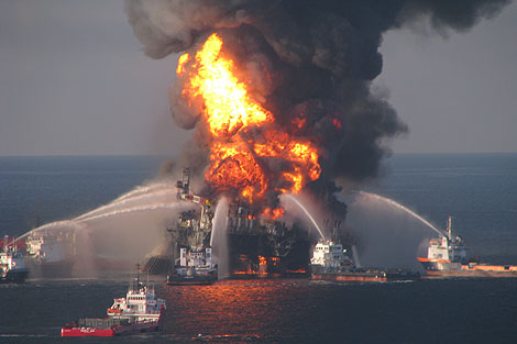 Imagen de la explosin de la plataforma de BP en el Golfo de Mxico. | AP