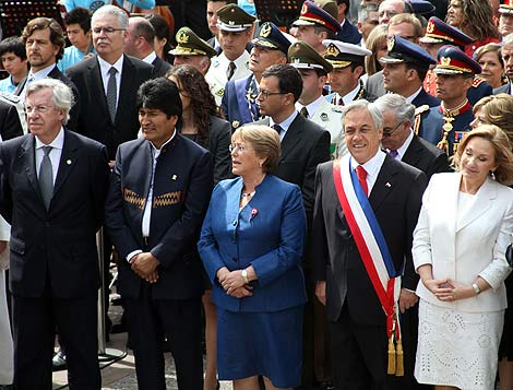 Sebastin Piera, su esposa Cecilia Morel, Michelle Bachelet y Evo Morales.