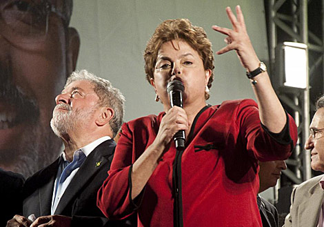 Dilma Rousseff da un mitin en Porto Alegre junto a Lula da Silva. | AP