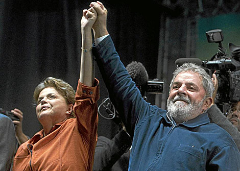 Dilma Rousseff y Lula da Silva, en el cierre de campaa en So Paulo. | AP