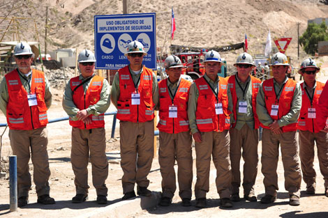Los 16 socorristas encargados del rescate. | AFP