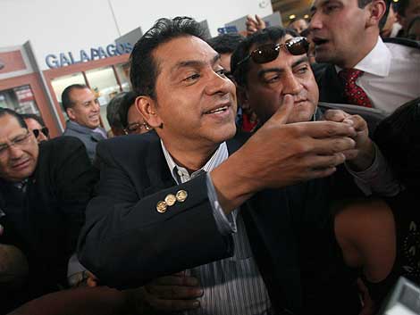 El ex presidente Gutirrez, a su llegada al aeropuerto de Quito. | Ap