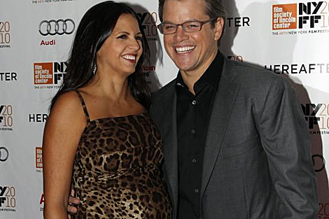 Matt Damon y su esposa en una gala.| Reuters