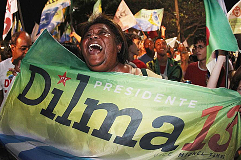Los seguidores de Dilma Rousseff salieron a las calles a celbrar. | AFP