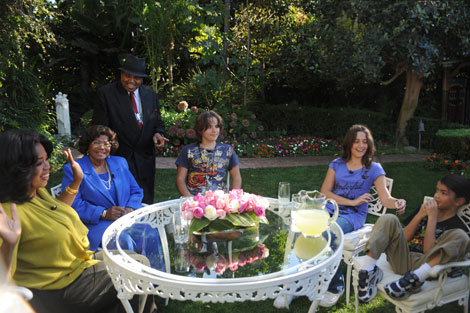 Oprah junto a los padres de Jackson y sus tres hijos. I Reuters