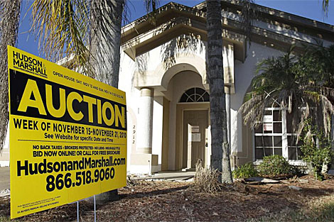 Una casa abandonada en proceso de cierre en Florida. | AP