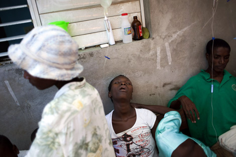 Dos afectados por el clera esperan tratamiento mdico. | Ap