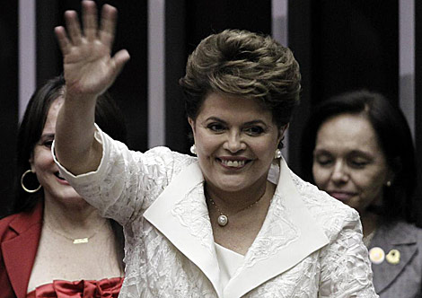 Dilma Rousseff saluda ante el Congreso de Brasilia. | Reuters