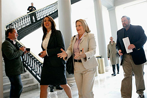 Ileana Ros-Lehtinen (d) , a su llegada al Congreso. | AFP
