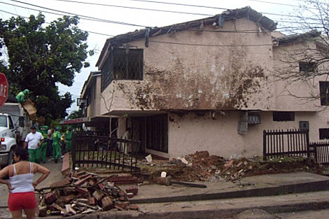 Una de las casas afectadas por las bombas de las FARC. | La Nacin