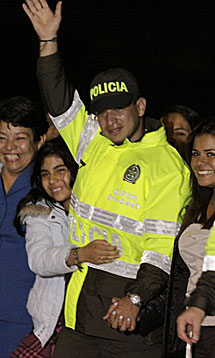 Carlos Alberto con su familia.| Efe
