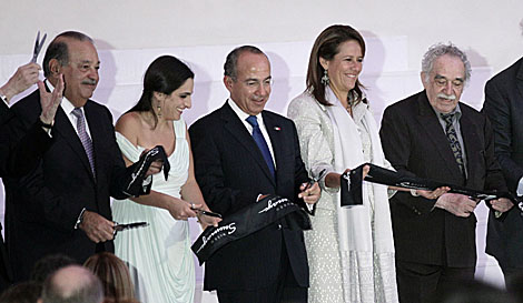 Carlos Slim, su hija Soumaya, Felipe Caldern con su mujer, Margarita Zavala, y Gabriel Garca Marquez. | Reuters