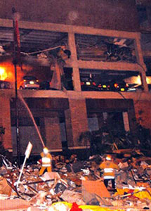 Consecuencias del coche bomba en 2003.