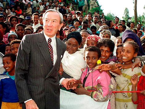 Warren Christopher, en Addis Abeba, cuando era secretario de Estado. | Reuters