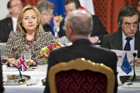 Hillary Clinton en la cumbre de París, donde se planificó el ataque. | Efe