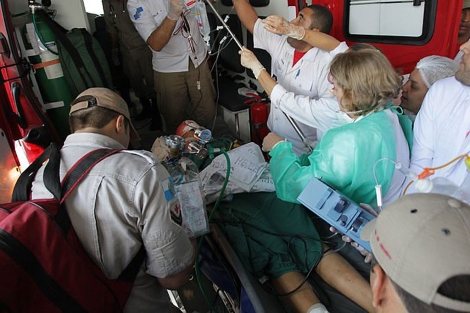 Un estudiante herido es atendido tras el tiroteo en Ro de Janeiro. | 'O Globo'