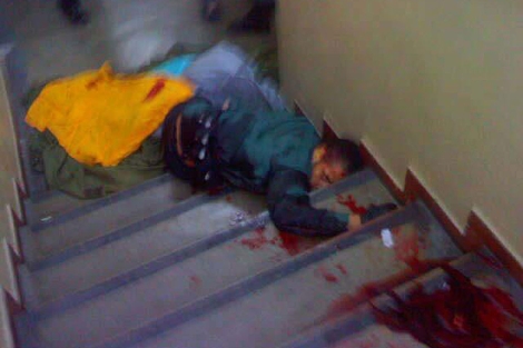Wellington, tras suicidarse en las escaleras del colegio. | Efe