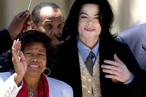 Katherine Jackson con su hijo Michael en una imagen de archivo.
