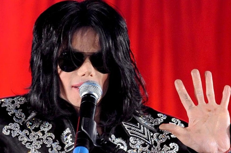 Foto de archivo del 05 de marzo de 2009 que muestra al cantante Michael Jackson. | Efe