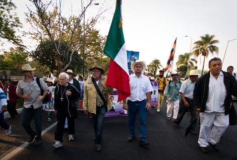 Javier Sicilia encabeza desde este jueves una marcha de cuatro das a pie contra la violencia. | Sal Ruiz