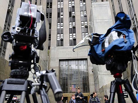 Decenas de periodistas esperan la llegada de Strauss-Kahn a las dependecias judiciales. | Afp
