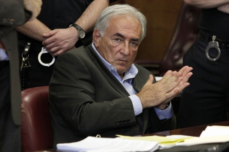 Kahn-Strauss escucha los cargos de los que se le acusa en la Corte de Nueva York. I AP
