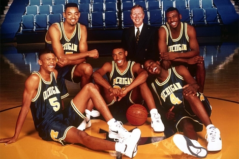 Howard (arriba, izquierda), Rose, King, Jackson y Webber con el entrenador Steve Fisher. | ESPN