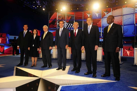 Los precandidatos presidenciales republicanos posan tras el debate televisivo. | AFP