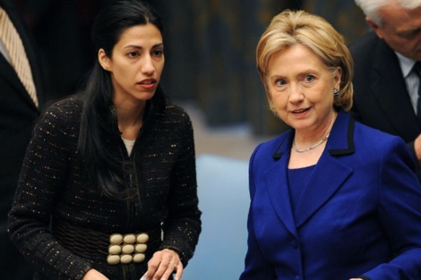 Abedin y Clinton en las oficinas de la ONU de Nueva York en 2009. | AFP