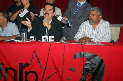 El ex presidente de Honduras Manuel Zelaya durante una conferencia. | Efe