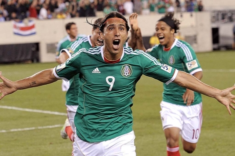 Aldo de Nigris marc el primer gol de Mxico. | Efe