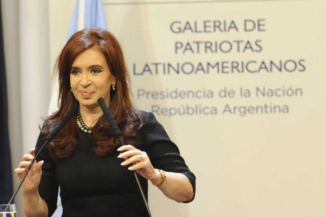 Cristina Fernndez anuncia su candidatura durante una ceremonia en la Casa Rosada. | Reuters