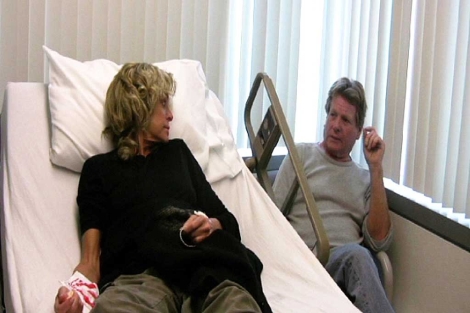 Ryan O'Neal junto a Farrah Fawcett en uno de los tratamientos contra el cncer.