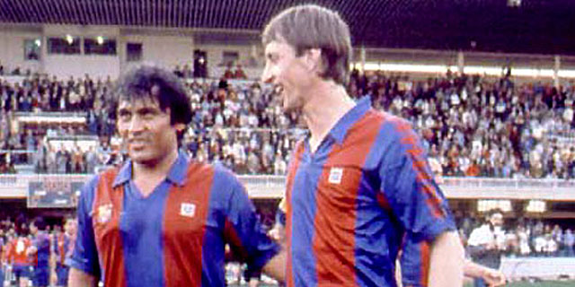 Sotil y Cruyff cuando jugaban juntos en el FC Barcelona. (Archivo / El Comercio)