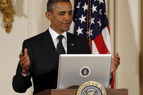 El presidente Obama durante el encuentro en Twitter, en la Casa Blanca. | Reuters