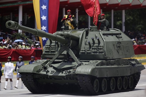 Uno de los tanques militares que desfilaron con motivo del Bicentenario. | AP