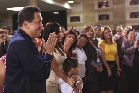Chvez atiende una misa en la academia militar en Caracas. | Reuters