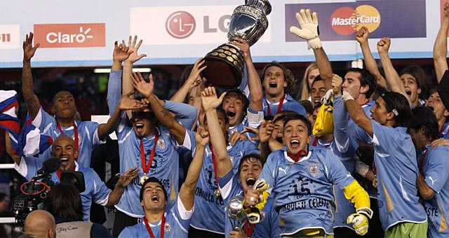 Lugano levanta la Copa América en el Monumental de Núñez. | Ap