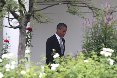 Obama en los jardines de la Casa Blanca. | AP