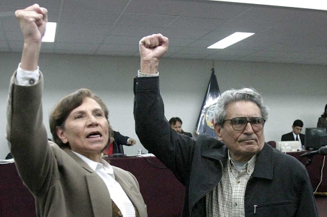 Abimael Guzmn, lder de Sendero Luminoso, y su compaera durante su juicio en Per. | AP