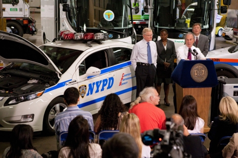 El alcalde de Nueva York junto a miembros de la Polica, I Efe