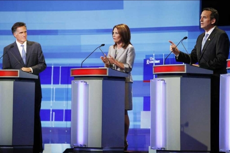 Mitt Romney (L), Michele Bachmann (C) and Tim Pawlenty, en el debate.| Reuters