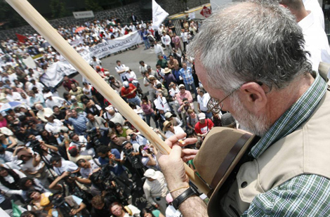 Javier Sicilia, en la manifestacin de este domingo.| Reuters
